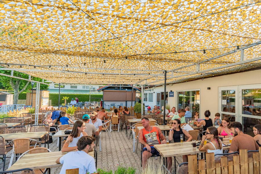 Camping Château de Galaure - Camping 4* di Châteauneuf-de-Galaure - regione Rodano Alpi - Photo 2