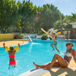 Camping con piscina Camping con piscina